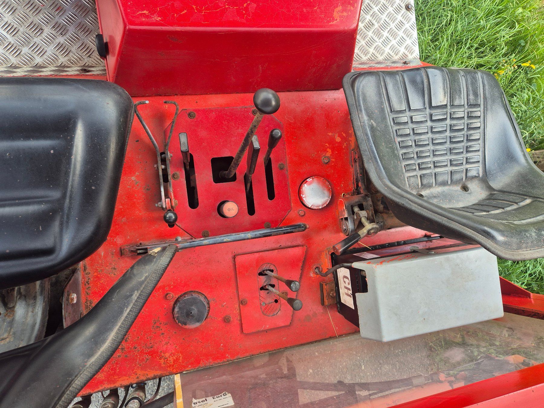 Bucher Tracteurs: Bucher TR 2800 mit Ladegerät – D'occasion à Kandergrund par 07071963 5