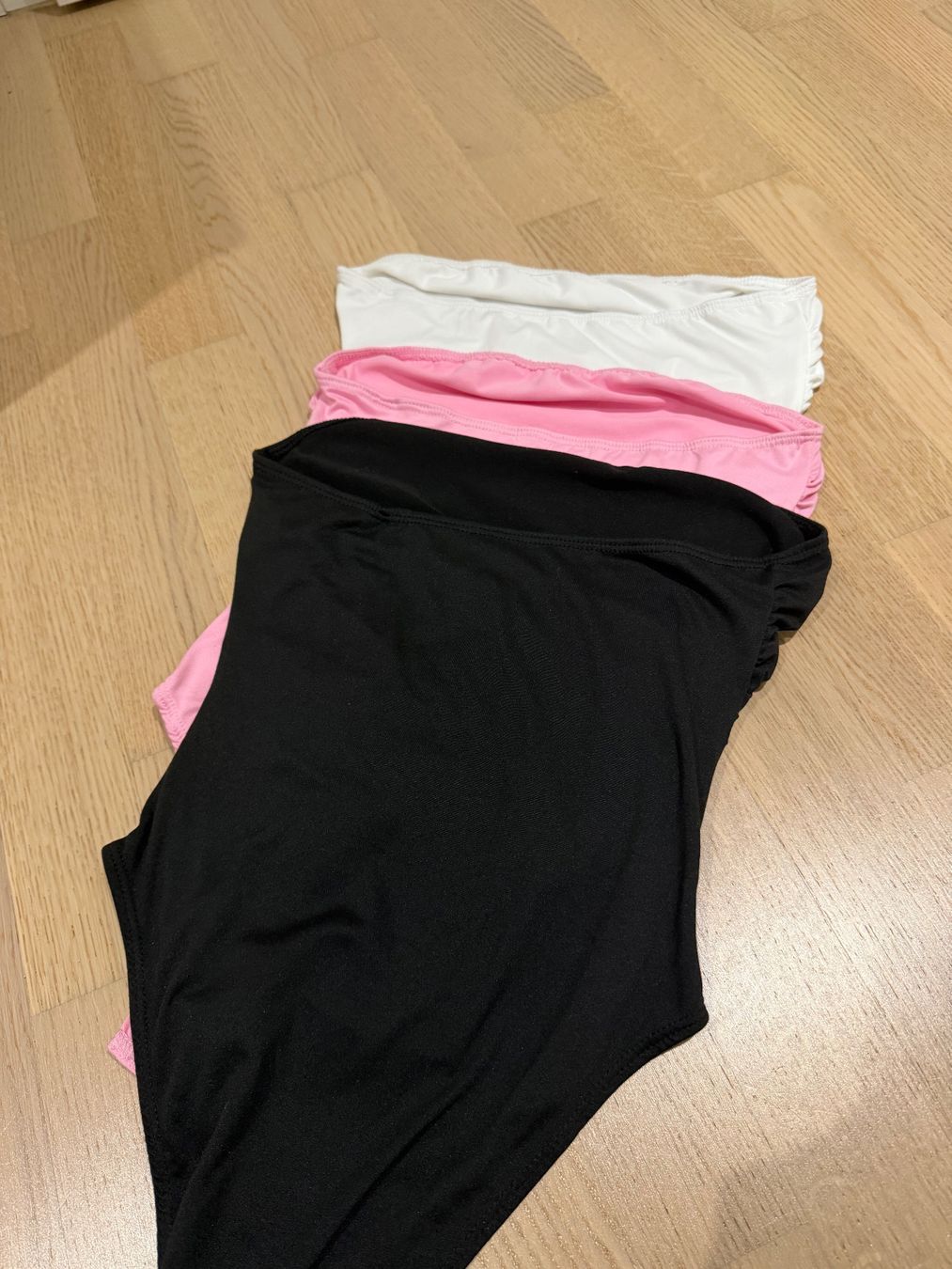 Shein Tops: Lots de 3 bodys – Neu (gemäss Beschreibung) aus La Chaux-de-Fonds von 19_po 4