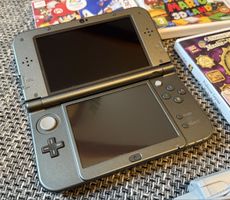 Nintendo new 3DS XL schwarz, Inkl. 6 Spiele (Mario Kart…)