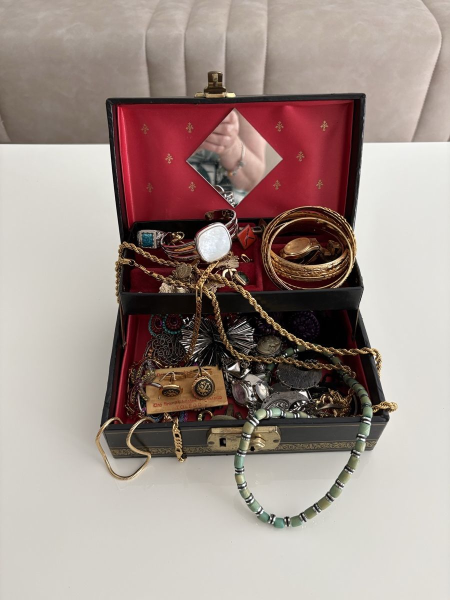 Autres bijoux: Schmuckschatulle mit viel Schmuck – D'occasion à Basel par tar92 4
