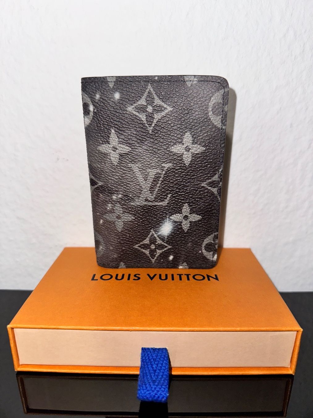 Louis Vuitton Portafogli: 💫Louis Vuitton Galaxy Pocket Organizer💫 – Nuovo (secondo la descrizione) da Zürich venduto da swizzmember