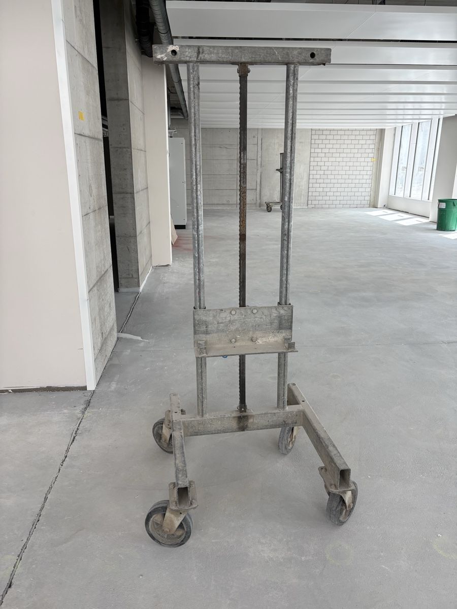 Ponts élévateurs & Crics: 2x Lift / Plattenlift / Montagelift – D'occasion à Mels par Melser8887 3