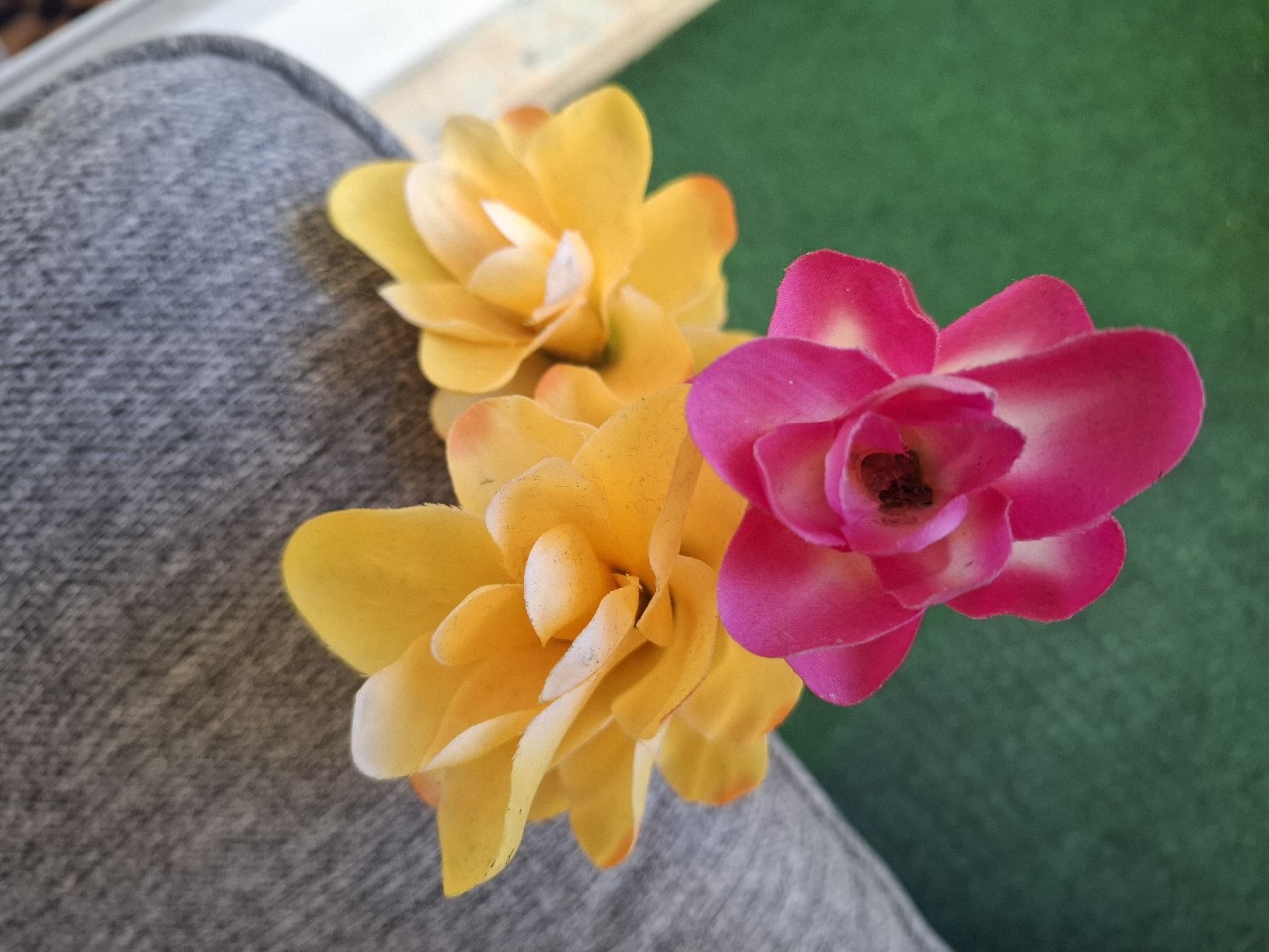 Tutte le decorazioni: 3 x Blumen aus Kunststoff mit Biegedraht – Usato da Dällikon venduto da Shishio 2