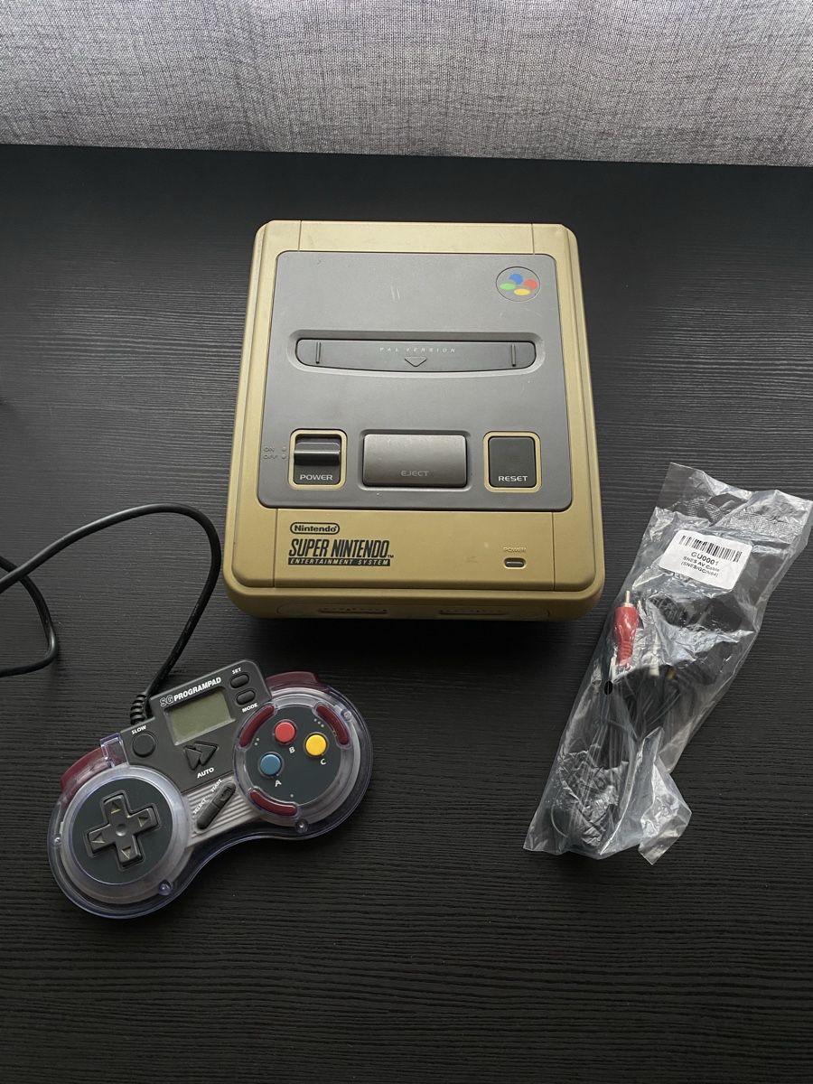 Nintendo Console: 🎮 Super Nintendo SNES Konsole getestet + Kabel + Controller – Usato da Kirchberg BE venduto da swiss_slab