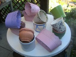 Diverse hübsche Übertöpfe/Blumentöpfe