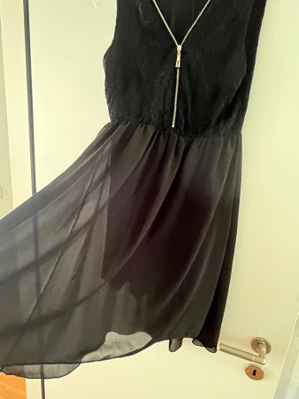 Kleid in schwarz, Gr. M, Reisverschluss vorne