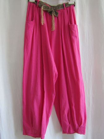 Gr. 48/56, Sommerhose in Pink mit Gürtel und Taschen