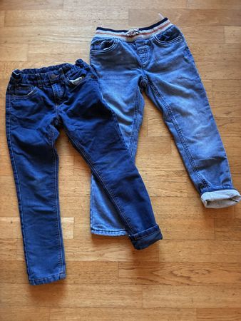 Zwei gefütterte Jeans Gr. 128