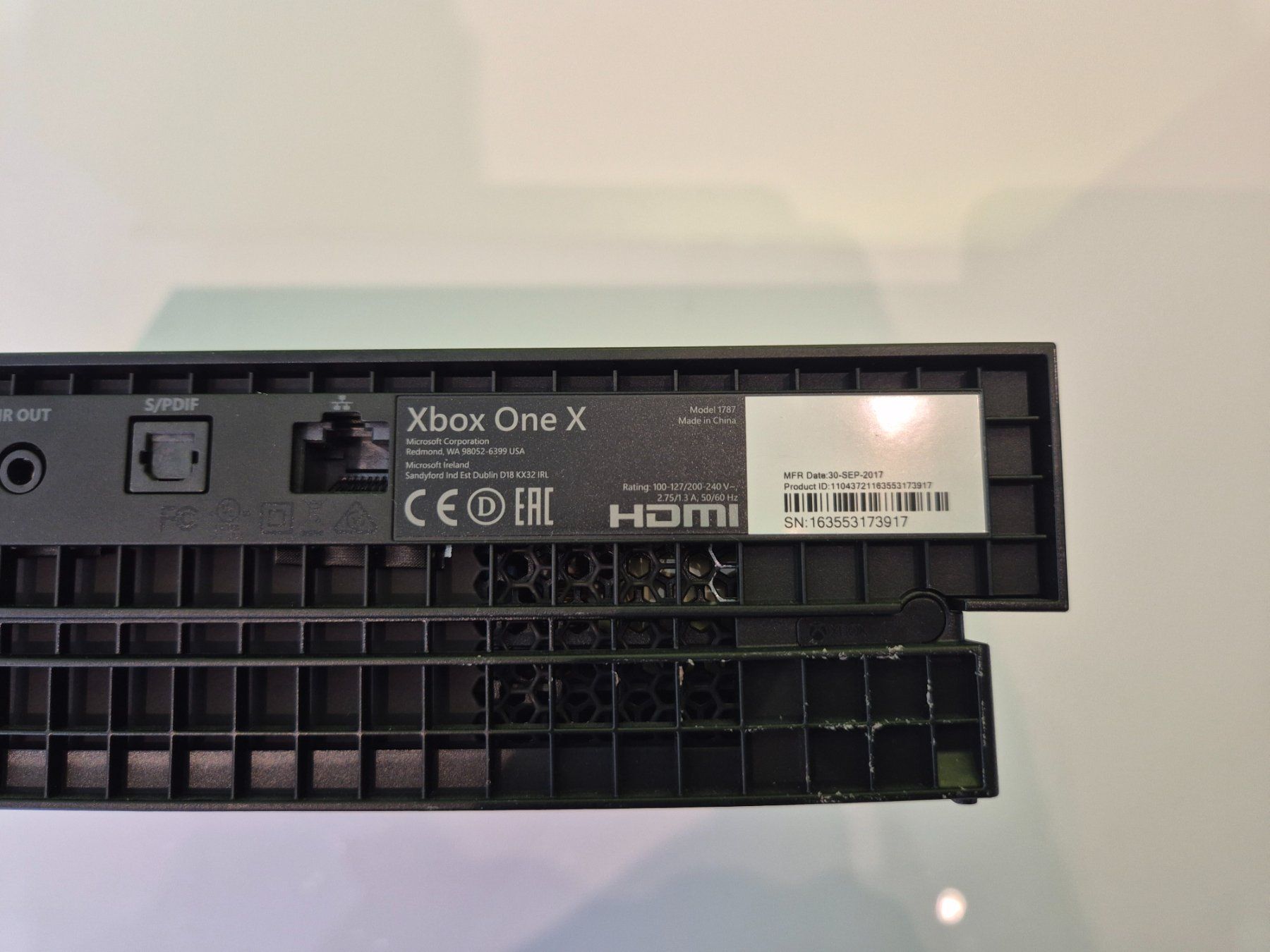 Microsoft Console: Xbox One X + Controller + Ladebox & Zusatzakku – Usato da Moosseedorf venduto da hermeses 3
