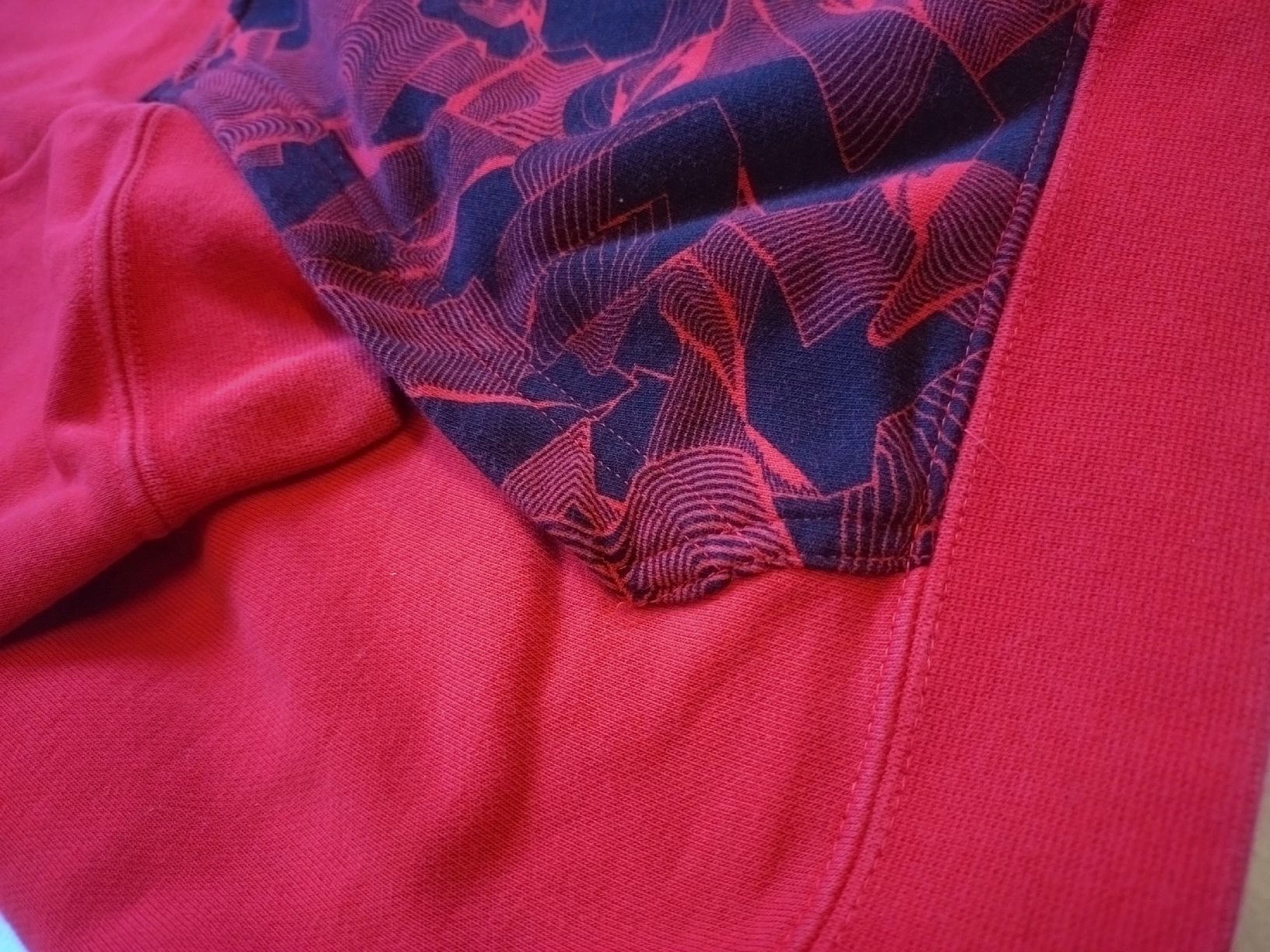 Nike Maglioni & Felpe: Sweat à capuche Nike rouge taille XL TBE - – Usato da Farvagny-le-Grand venduto da LaCaverne 1