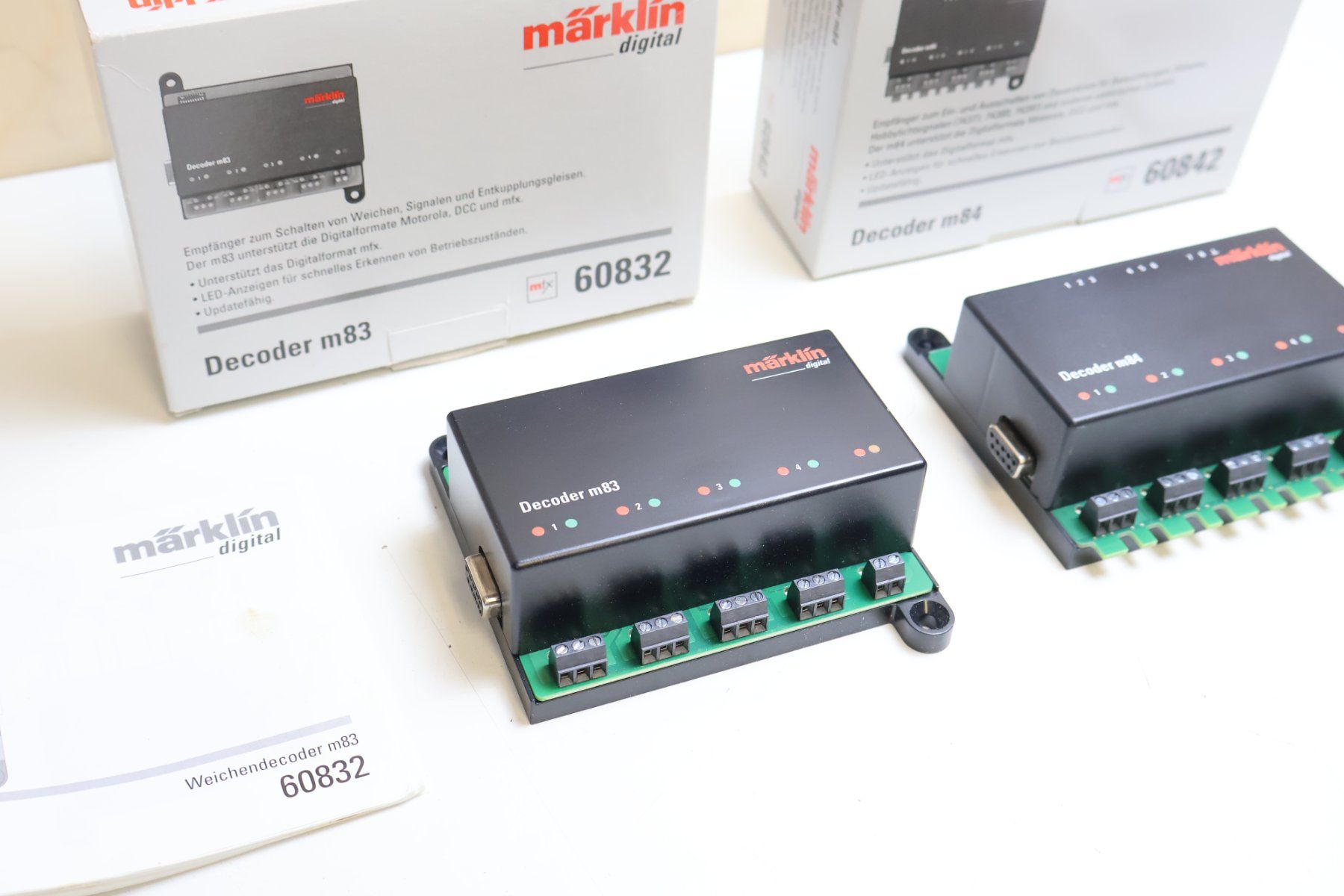 Märklin Modelleisenbahnen: Märklin Weichendecoder m84 + Decoder m83 - 60842 / 60832 – Gebraucht aus Winterthur von  3