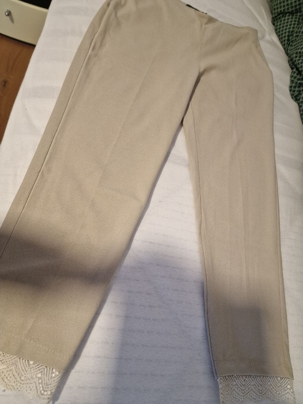 Pantaloni: Today Hose, beige mit Spitze am Bein, Grösse XL – Usato da Ottenbach venduto da Claurin