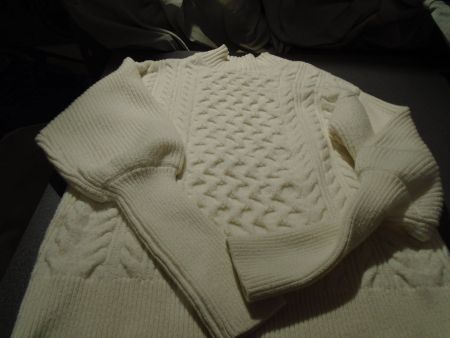 Pullover ca. Grösse S, eierschalenweiss, Muster gestrickt