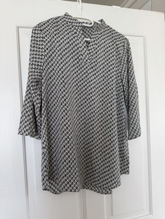 Trendige Tunika-Bluse M, créme schwarz gemustert