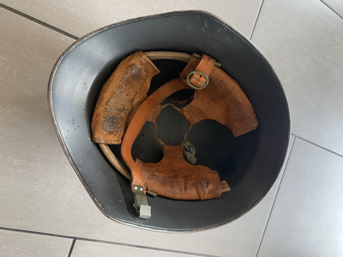Uniformi & Effetti personali: Schweizer Armee Helm, Stahlhelm – Usato da Thörishaus venduto da luc_nsv9 2