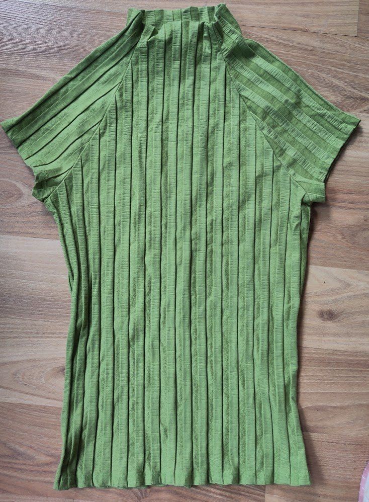 Reformation Top: Frischgrünes Top von Reformation, Gr. S – Usato da Lugano venduto da kat_lm5b