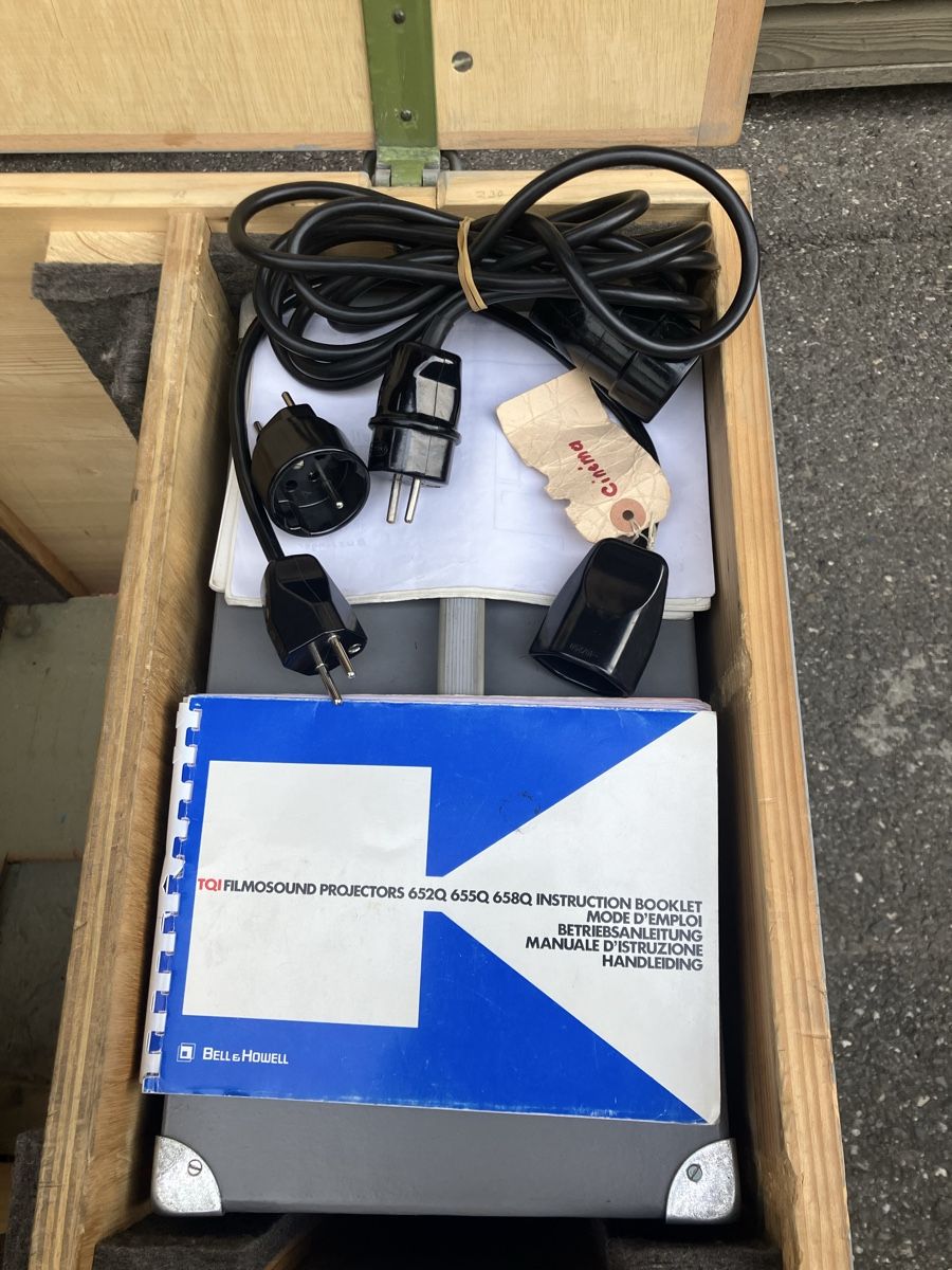 Proiettori: Bell & Howell Filmsound 16mm Tonprojektor – Usato da Fétigny venduto da Moteli 6