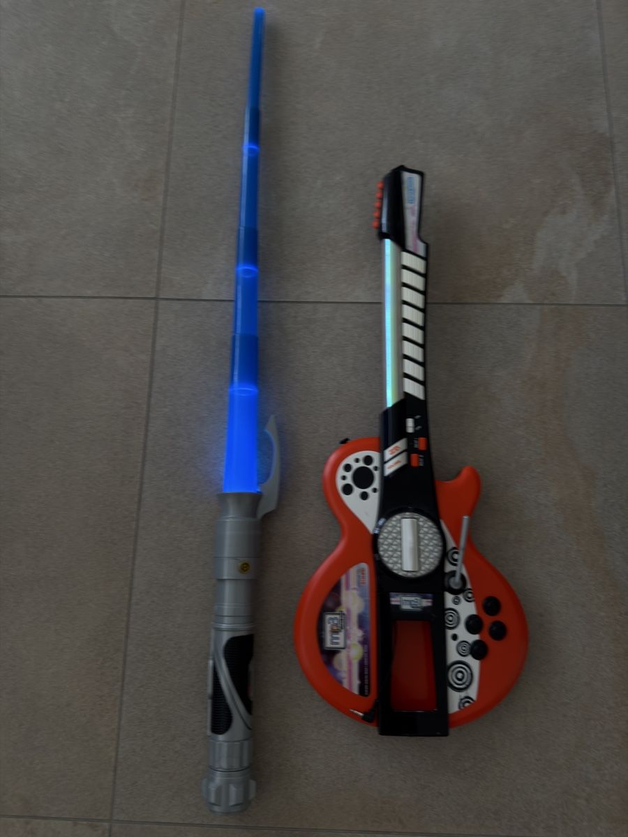 Spielzeuge: Lightsaber & Guitar Bundle, Kids Electronic Toys Set! – Gebraucht aus Bernex von Oma44 2