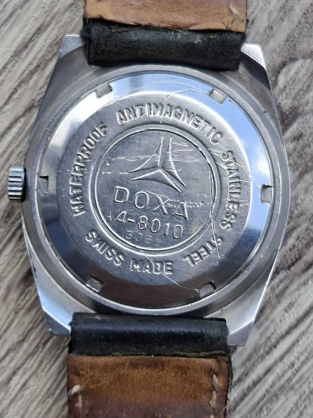 Doxa Orologi: Doxa "Tank" striking blue gradient sunburst dial.D/D Auto. – Usato da St-Cergue venduto da gar_x2b7 5