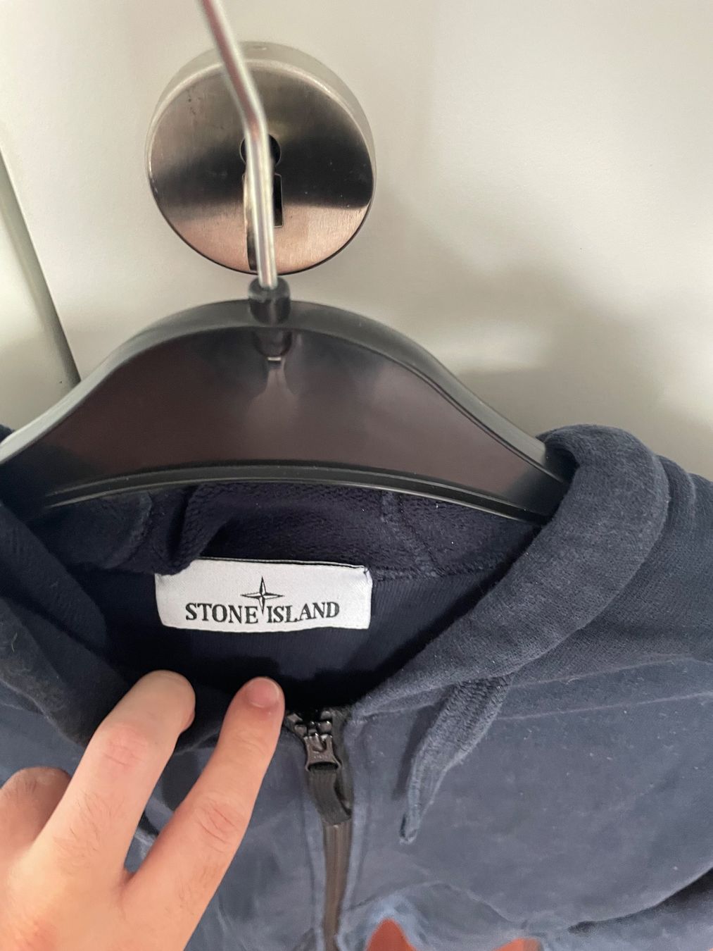 Pullover & Sweatshirts: Kapuzenpullover Stone Island dunkelblau Grösse M – Gebraucht aus Bubikon von mil_qmf9 1