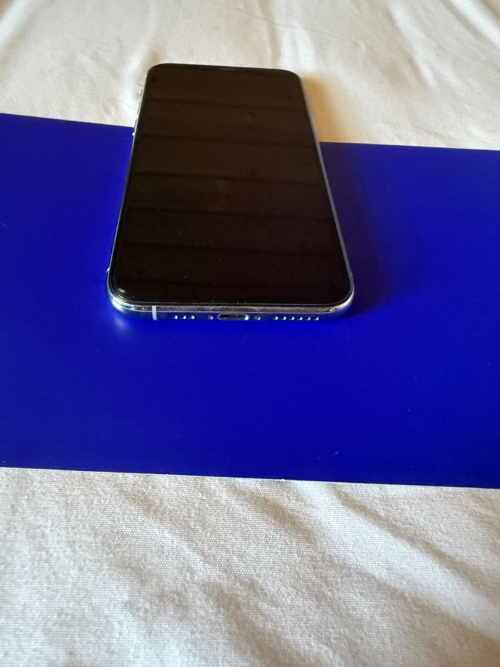 Apple Telefoni cellulari / Smartphones: iPhone 11 Pro Silver 256GB avec accessoires et boîte – Usato da Cudrefin venduto da HIFIFAN 5