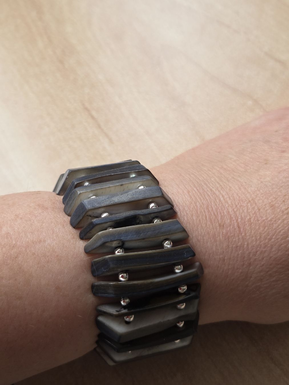 Bracciali & Braccialetti: Muschel Elastarmband Perlmutt bis Grautöne Länge 18cm – Usato da Winterthur venduto da katzen07 2
