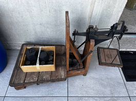 Alte Dezimalwaage / Balkenwaage J.V.A. 150 kg mit Gewichten