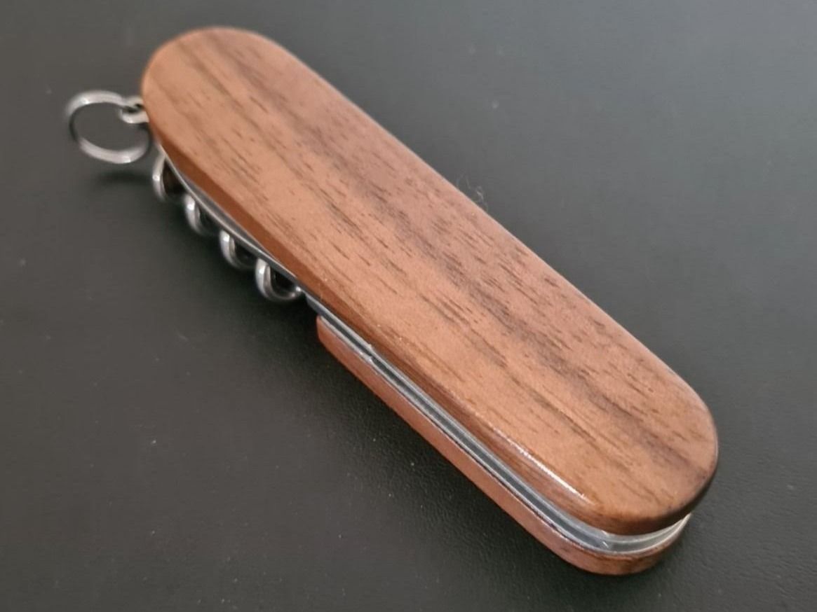 Victorinox Coltelli tascabile: Victorinox Taschenmesser mit Holzgriffschalen – Usato da Bern venduto da Respirit 1