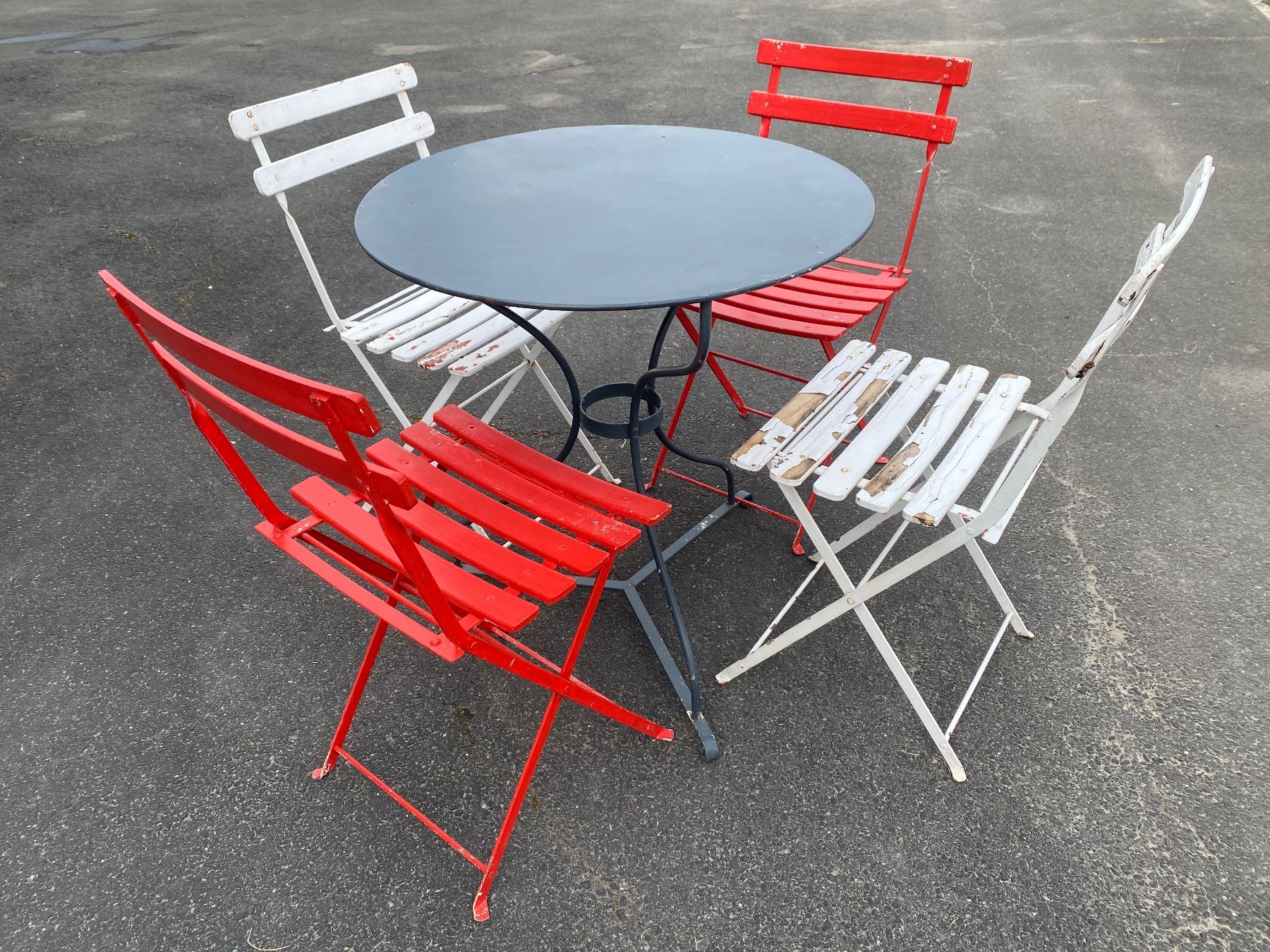 Tischset: Alter Bistrotisch mit 4 Stühlen, Balkon Set, Klappbar – Gebraucht aus Ballwil von ClassicGallery 1