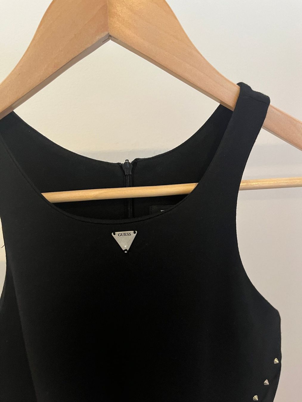 Guess Kleider: Robe noire, Guess – Gebraucht aus Savagnier von taianab