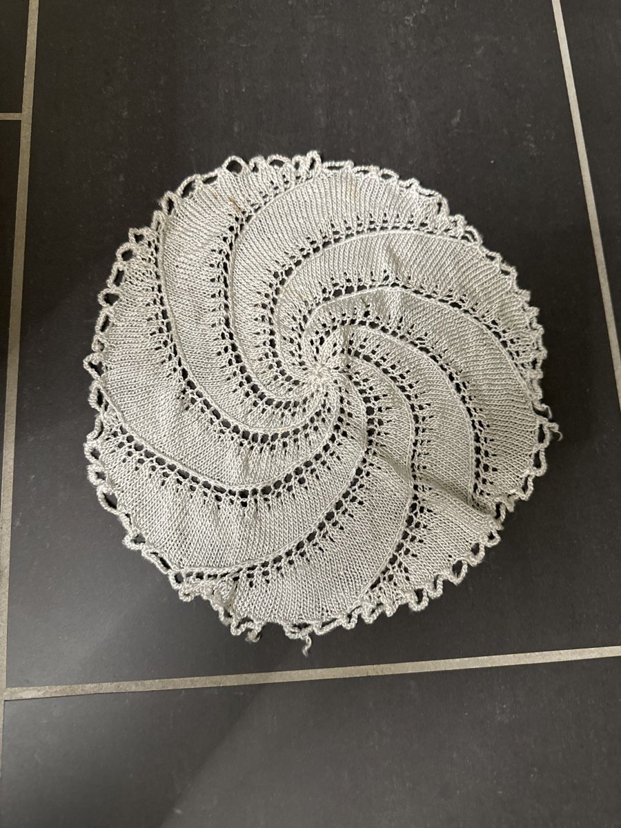 Untersetzer: Handgemachte Häkeldecke, rund, Vintage Look – Gebraucht aus Oberweningen von Jogi2
