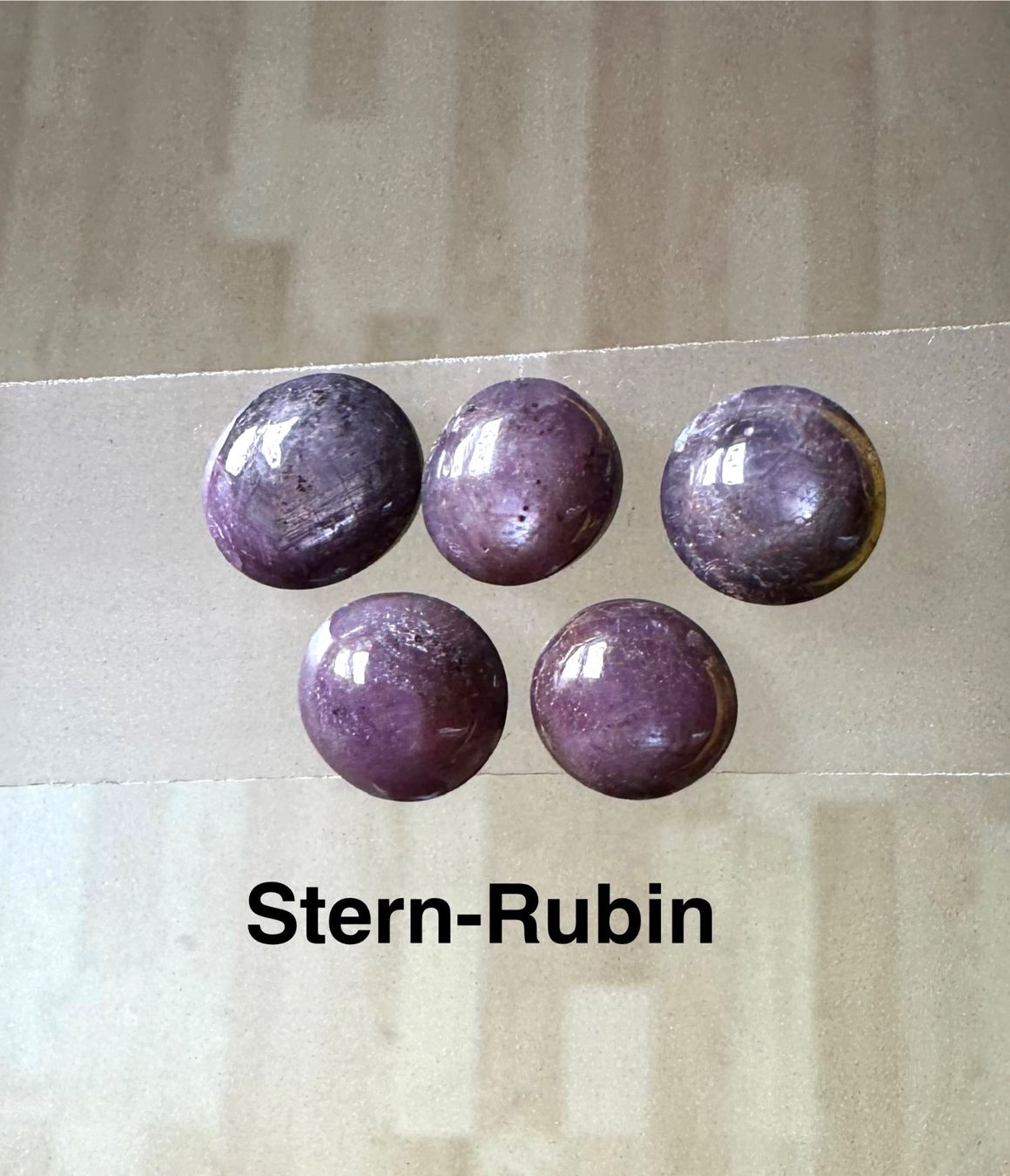 Pietre preziose: Stern Rubin 5 Cabochons wunderschön ECHT – Nuovo e nell'imballaggio originale da Leuggern venduto da gemshow