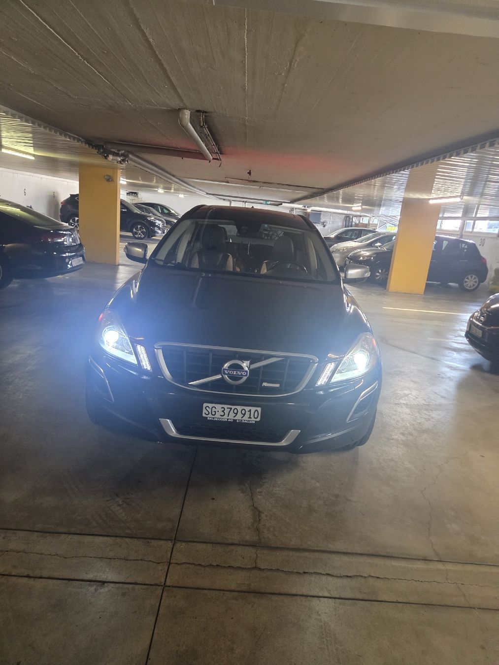 Volvo Autos: Volvo xc60. 2.4diesel  R Design – D'occasion à st.gallen par dm-haus 1