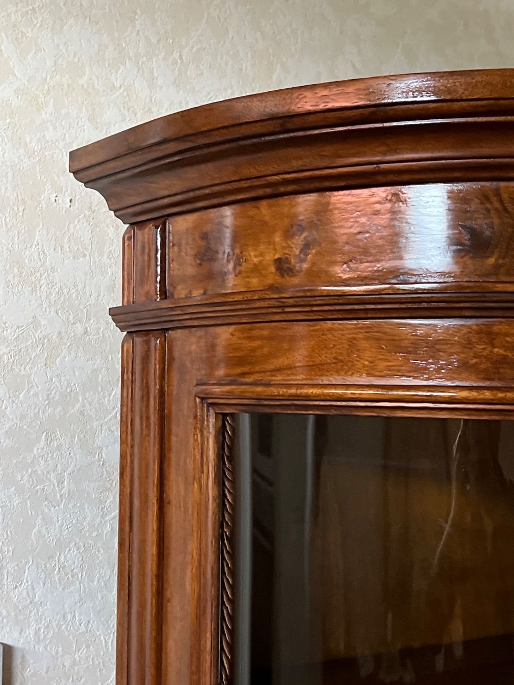 Vetrine: Barock Vitrine Schrank Nussbaum Biedermeier Stilmöbel – Usato da Gemünden venduto da GEUENWALD 4