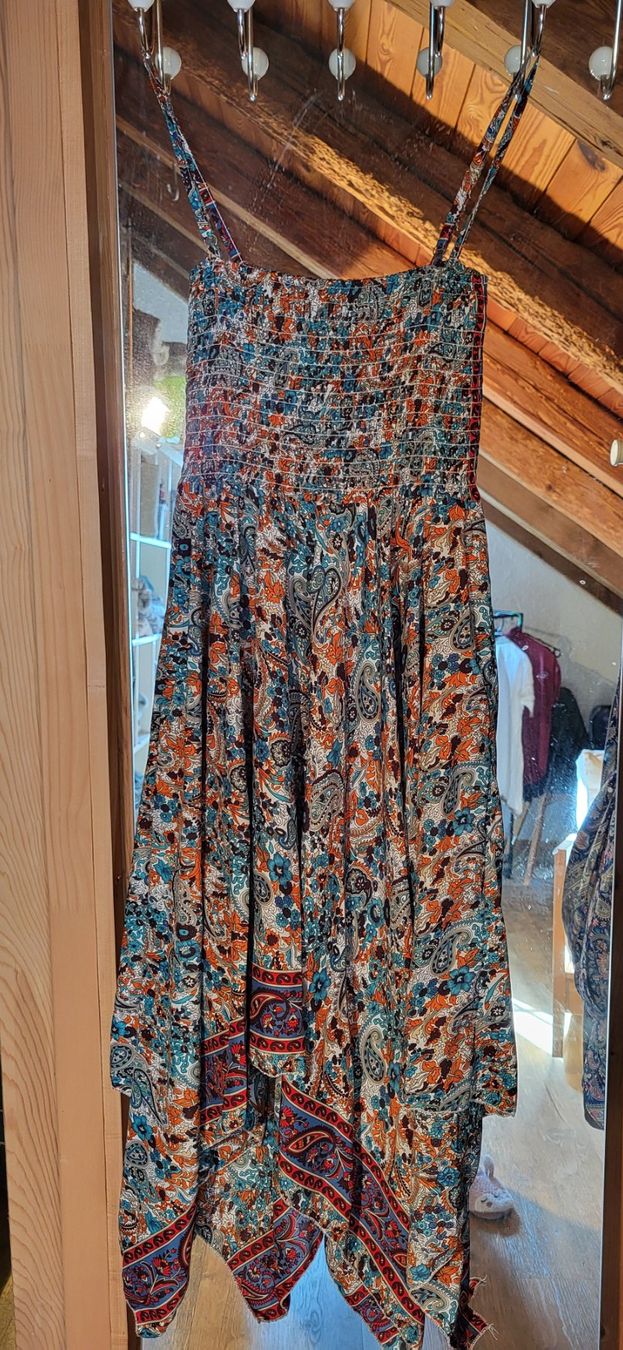 Vestiti: Sommerliches Neckholder Kleid mit Muster, Grösse M – Usato da Ossingen venduto da Dimora