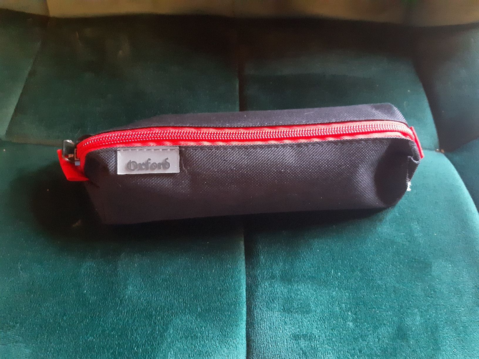 Schüler-Etuis: Kleines Etui schwarz rot – Gebraucht aus Toffen von Gwunderegge77