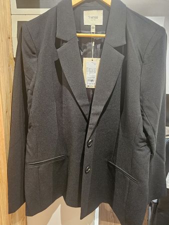 Zwei nagelneue Blazer