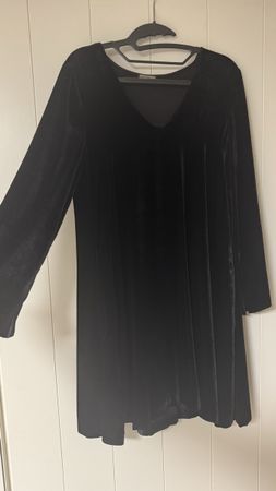 Samt Kleid schwarz langarm Grösse 42 guter Zustand
