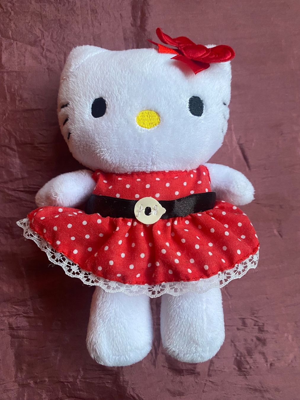 Hello Kitty Giocattoli: Hello Kitty Plüschtier mit rotem Kleid Stofftier 18 cm – Usato da Basel venduto da him_5r5n 3