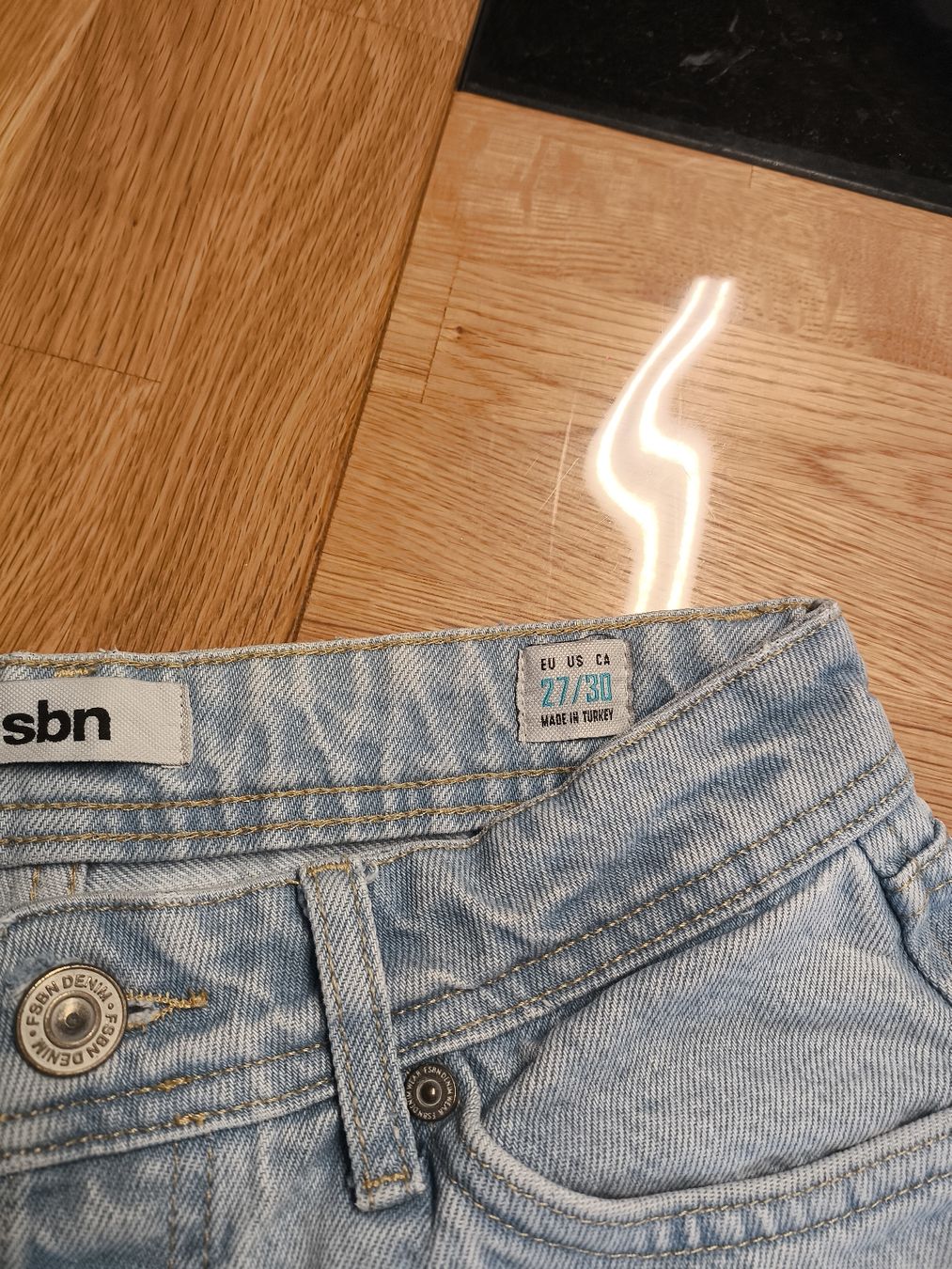 Jeans: Kurze Hose Gr.27 – Usato da Burgdorf venduto da Ropajesi 2