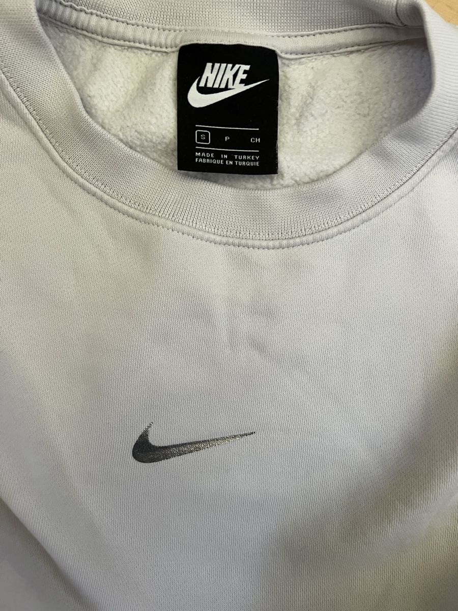 Nike Maglioni & Felpe: Nike Pullover beige-braun Grösse S gut erhalten – Usato da moosseedorf venduto da andrina.salis 2
