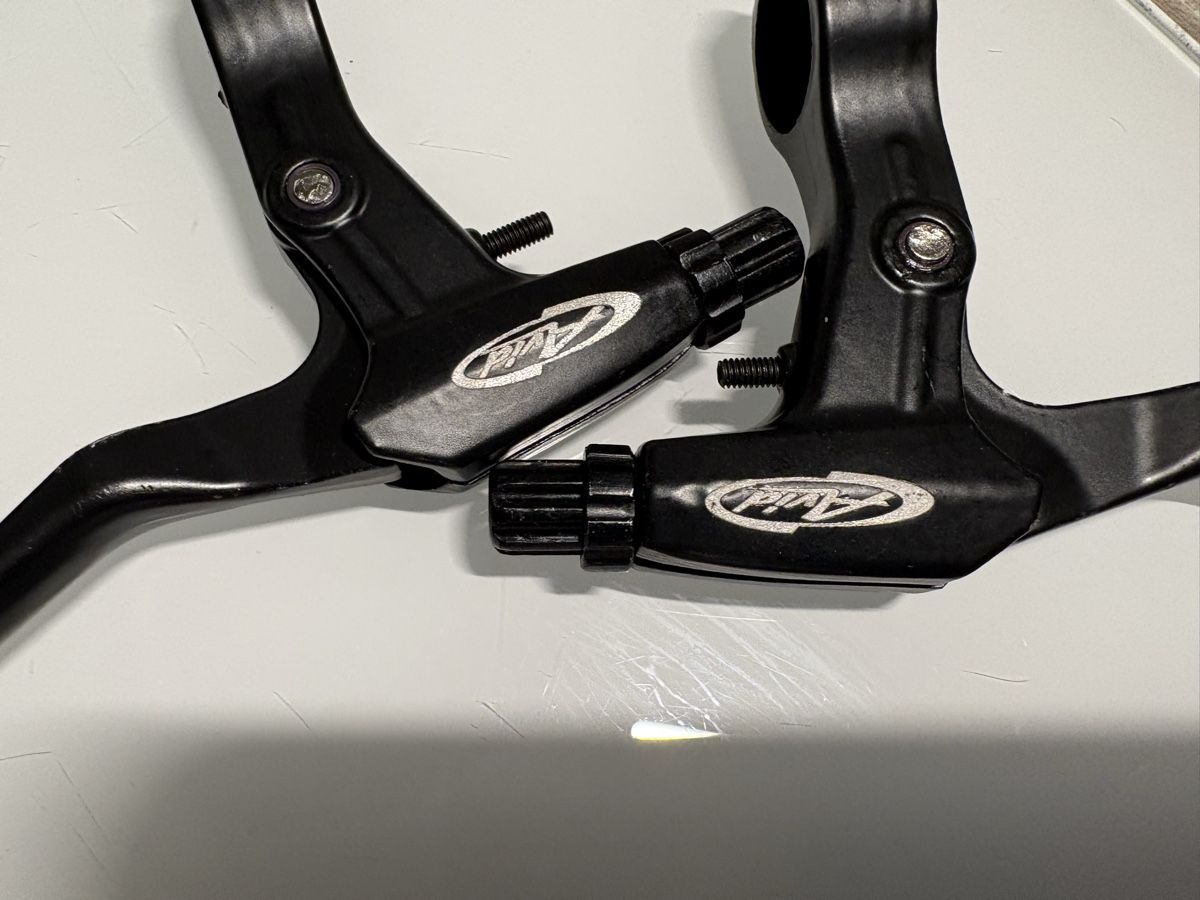Avid Pezzi di ricambio: V-Brake Avid-Bremshebel – Usato da Giubiasco venduto da bulag