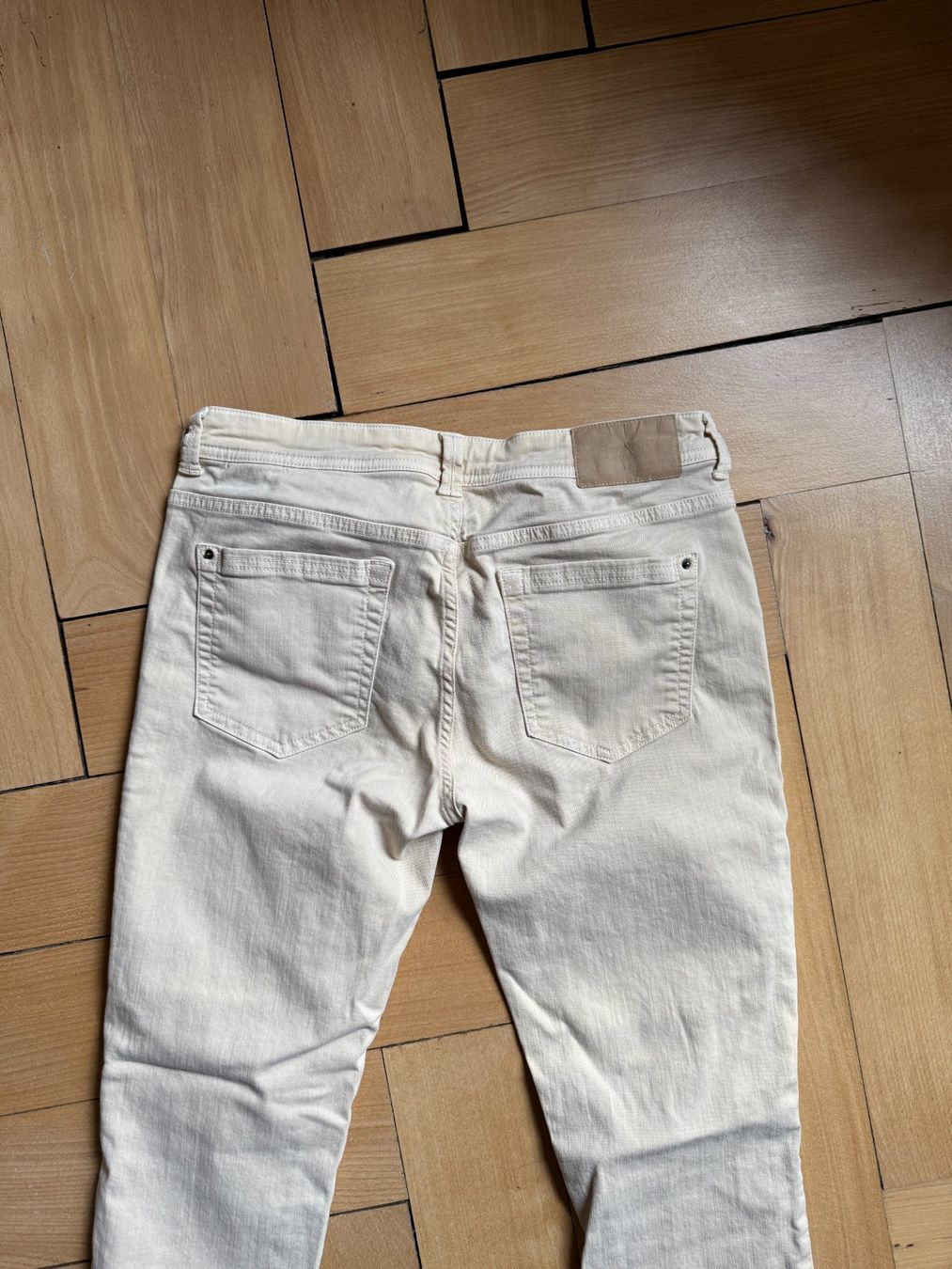 Zara Jeans: ZARA - 7/8 Jeans beige 42 – Usato da Zürich venduto da Diazaio 2