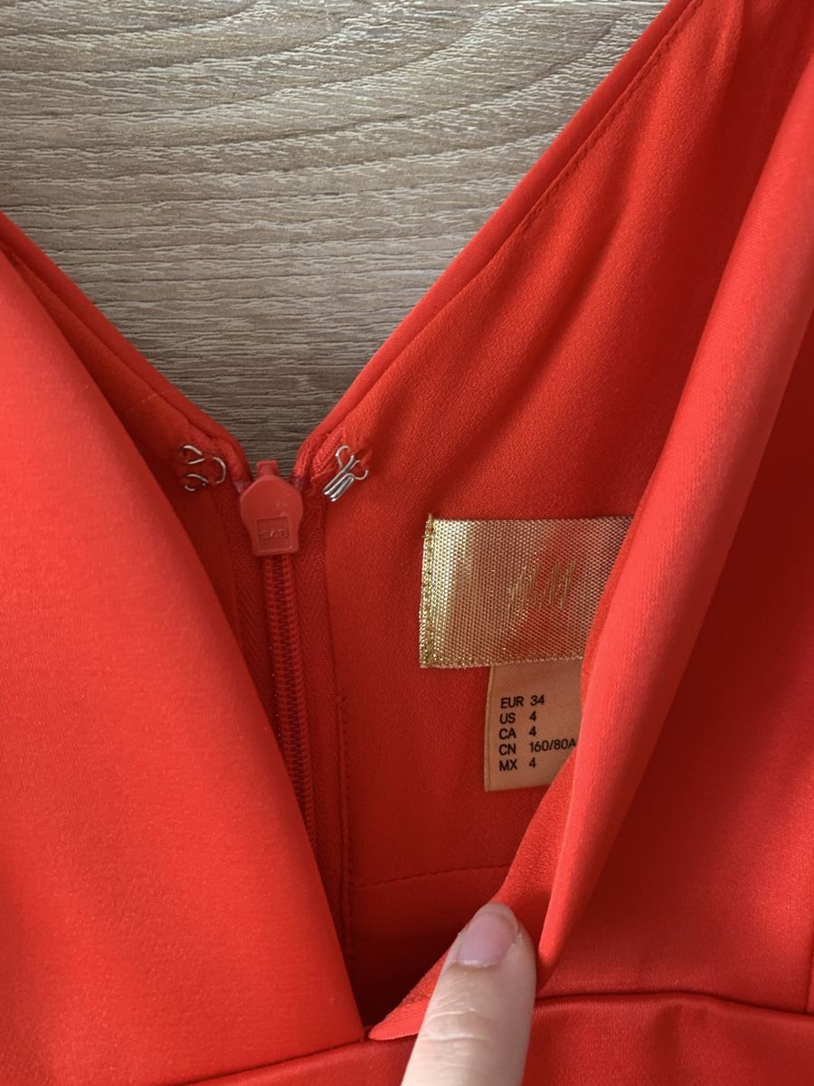 H&M Vestiti: Robe rouge classique – Nuovo e nell'imballaggio originale da Montreux venduto da iizaa811 1