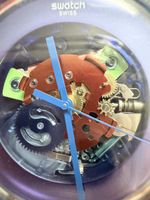 Montre Swatch bleue avec bo-te et notice, bon état