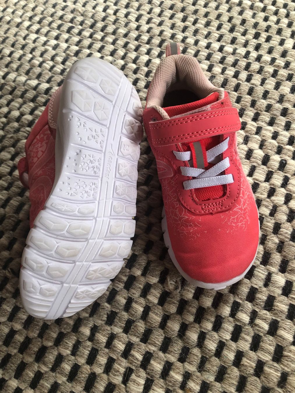 Decathlon Scarpe per ragazzi: Leichte Turnschuhe Gr. 27 – Usato da Adligenswil venduto da Jung83 2