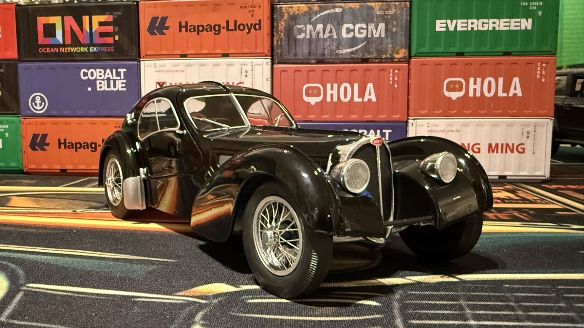 Bugatti Voitures modèles: Bugatti Type 57SC Atlantic M 1:18  – D'occasion à Basel par Zomeg 9