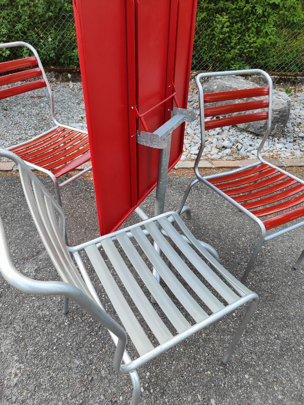 Schaffner Set di tavolo e panche: Schaffner Rigi -Tisch mit Lättlistühlen – Usato da Mellingen venduto da Artrena 2