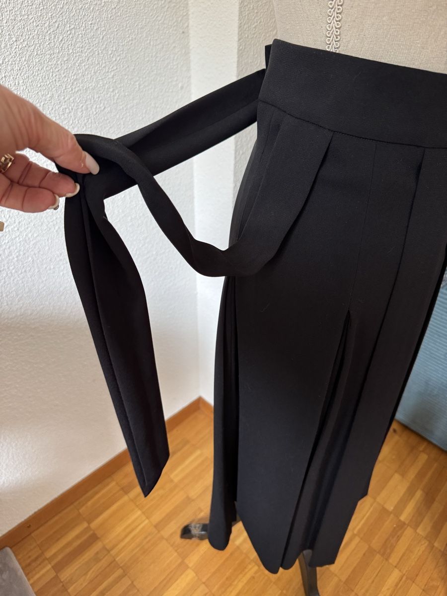 Cos Gonne: Jupe plissée originale COS, taille 36-38, noire – Nuovo (secondo la descrizione) da Morges venduto da sandy069 2