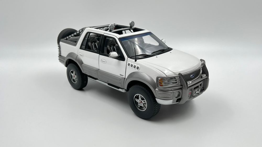 Autoart 1/18 Ford EXPEDITION himalayaフォード
